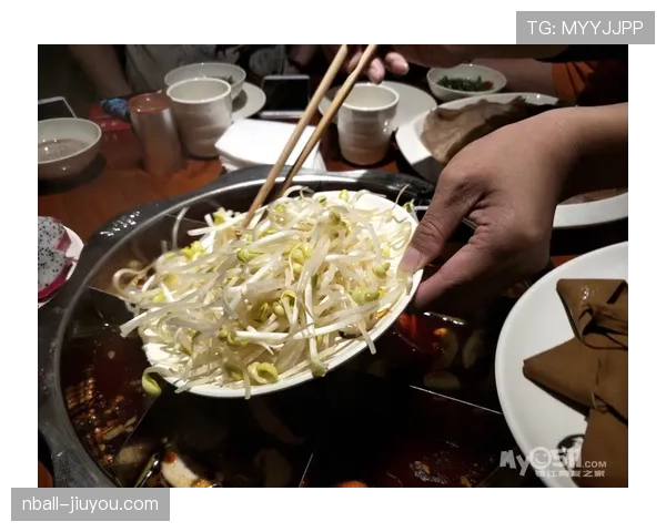 王昶训练室连水煮白玉都自己切，普通人连切菜都不敢想啊